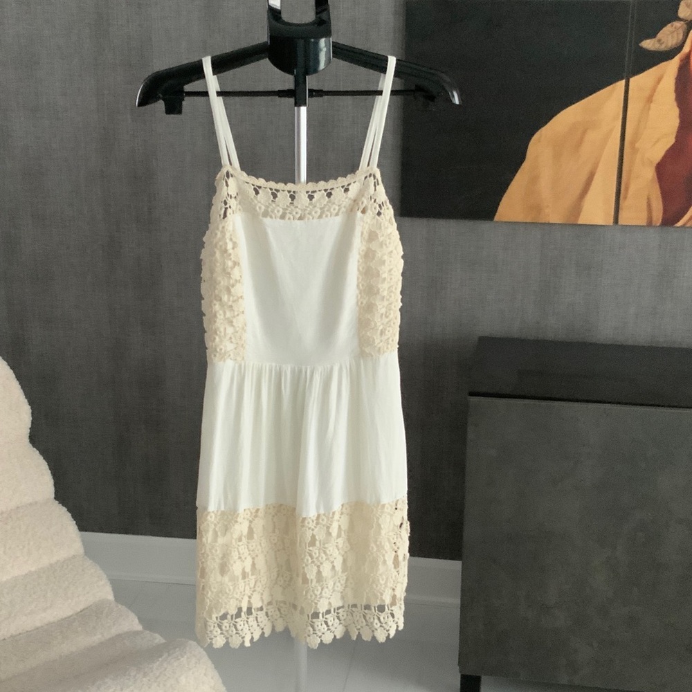 FARM Rio Cream and White Crochet-Trim Mini Dress EUC size Medium
